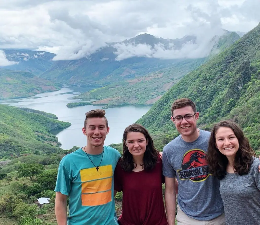 Summer Missions Students in Mountains